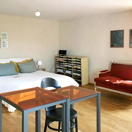 Maison Spacieuse Avec Piscine A Holiday home *
