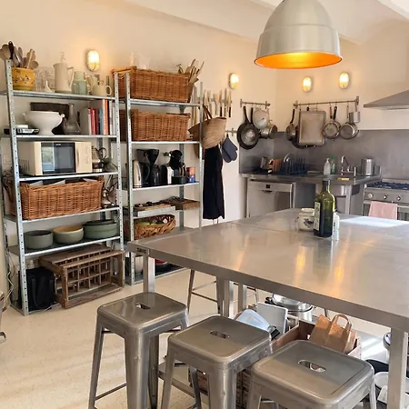 Maison Spacieuse Avec Piscine A Vakantiehuis *