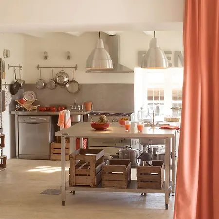 Vakantiehuis Maison Spacieuse Avec Piscine A *