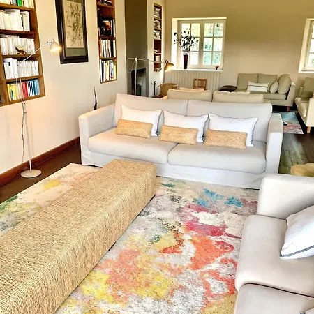 Vakantiehuis Maison Spacieuse Avec Piscine A