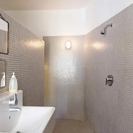 Maison Spacieuse Avec Piscine A Vakantiehuis *
